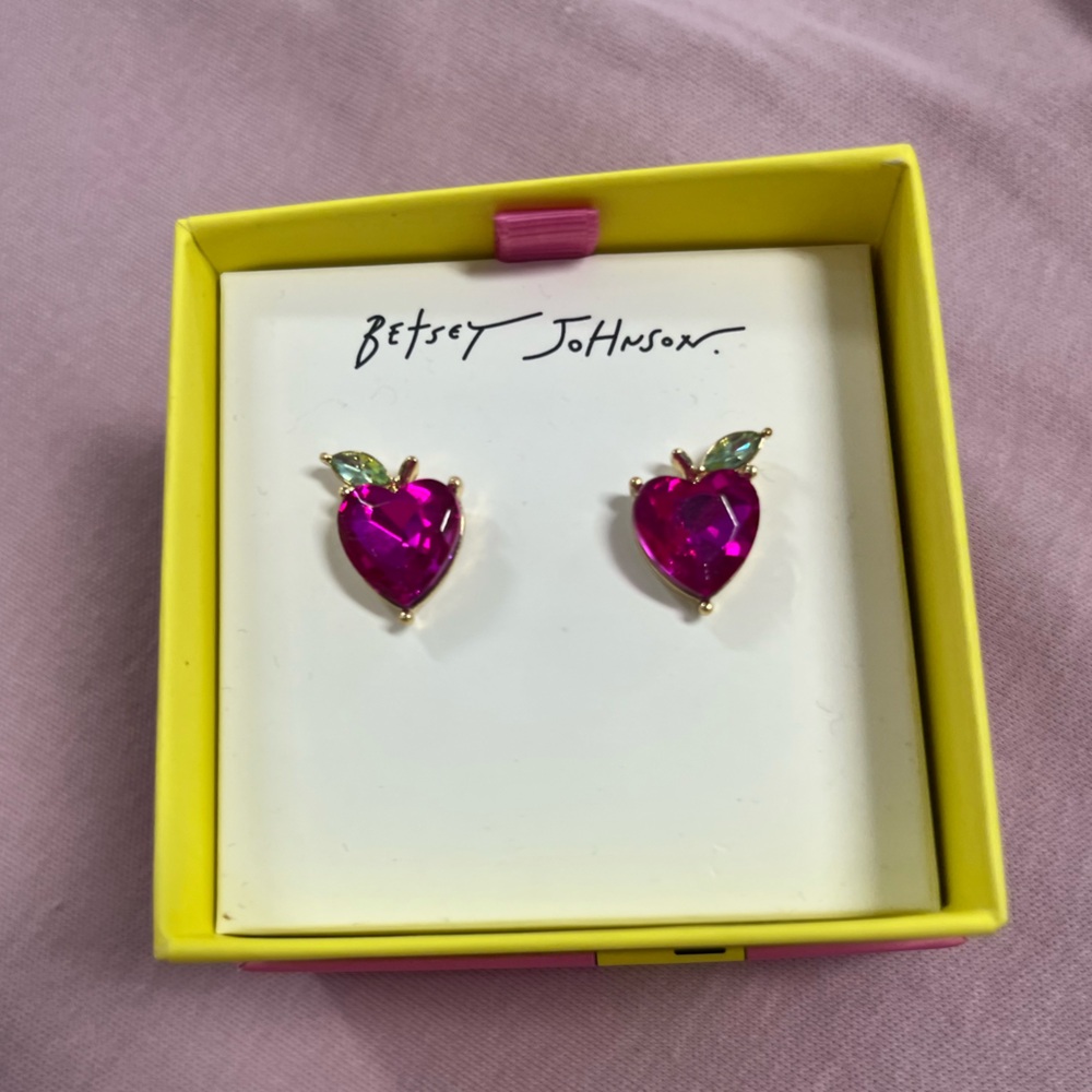 NWT ⚜️💖⚜️ Betsey Johnson Gorgeous Gem Apple Stud Earrings - Picture 5 of 10